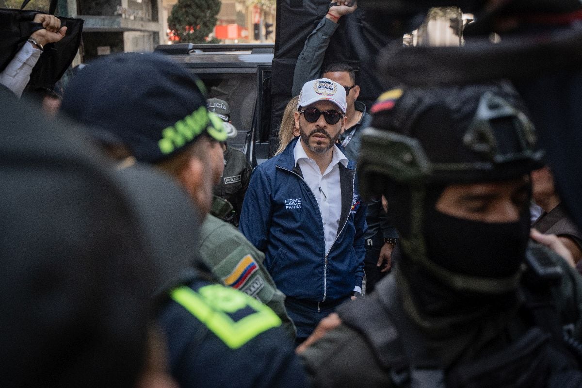 Abelardo de la Espriella, presidente de Colombia, en el centro, llega a la Plaza de Bolívar tras el terremoto que sacudió Pereira, Colombia, el martes 11 de agosto de 2026. Fotógrafa: Nathalia Angarita/Bloomberg