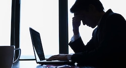 Jefaturas tóxicas como riesgo de fuga de talento: claves para un liderazgo efectivo