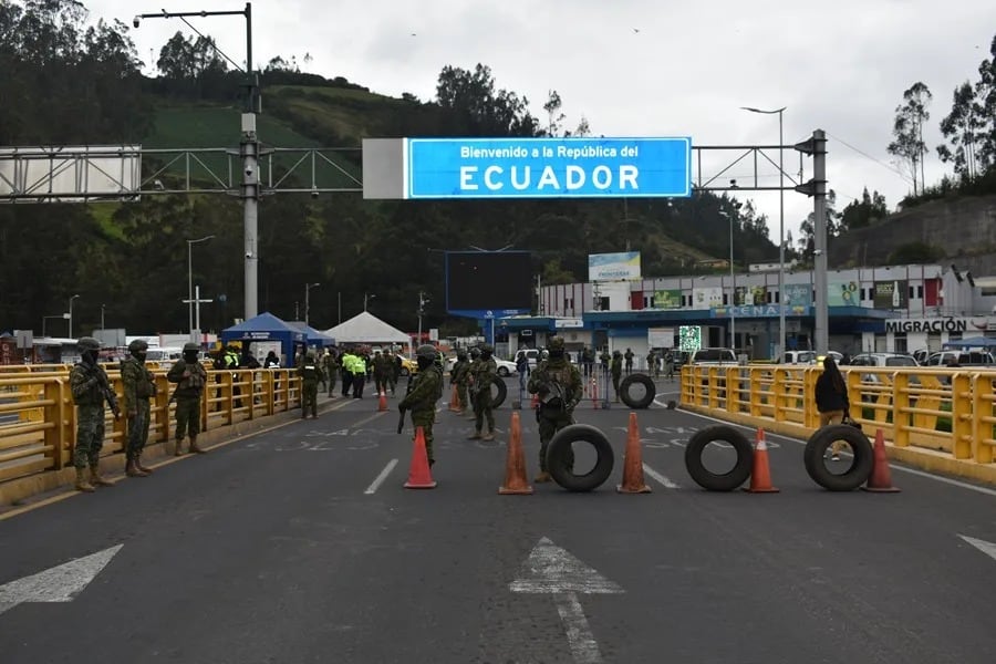 Colombia respondió a los aranceles ecuatorianos con sanciones similares y la suspensión del suministro eléctrico. (Imagen: EFE)