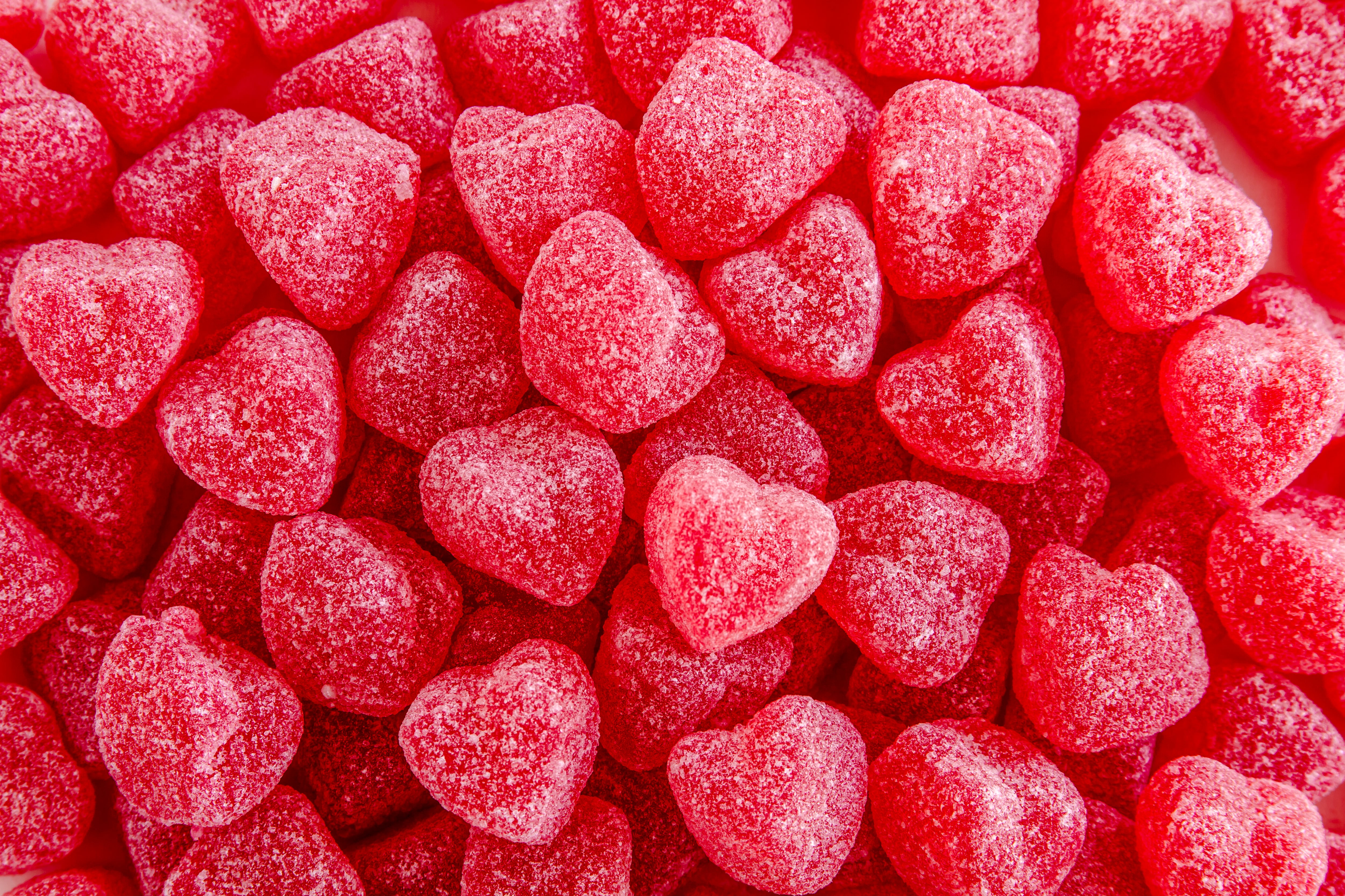 La eritrosina, también conocida como colorante sintético rojo n.º 3, se utiliza en una amplia gama de productos alimenticios y medicamentos. (IStock)