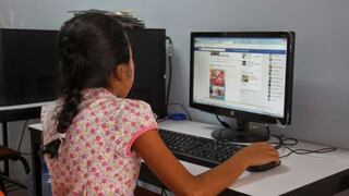 Sobreexponer a los hijos en las redes sociales tiene efectos negativos a futuro
