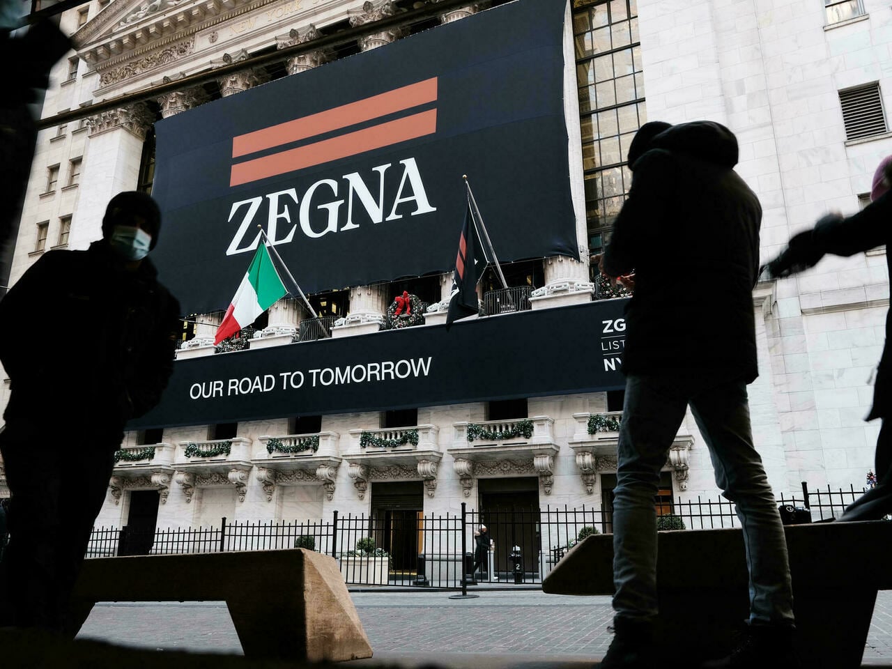 La firma de moda italiana Ermenegildo Zegna señala que miembros de su familia han actuado con cautela para evitar las acusaciones de nepotismo y para garantizar que los herederos demuestren su valor antes de asumir cargos directivos.
