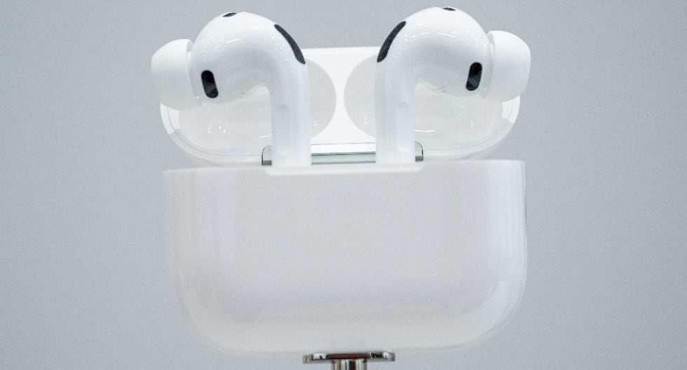 Apple develops AirPods with cameras and artificial intelligence