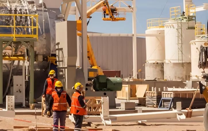 La minería demandaría trabajadores capaces de operar camiones de gran capacidad y maquinaria avanzada, perfiles que aún son difíciles de encontrar en el mercado local.