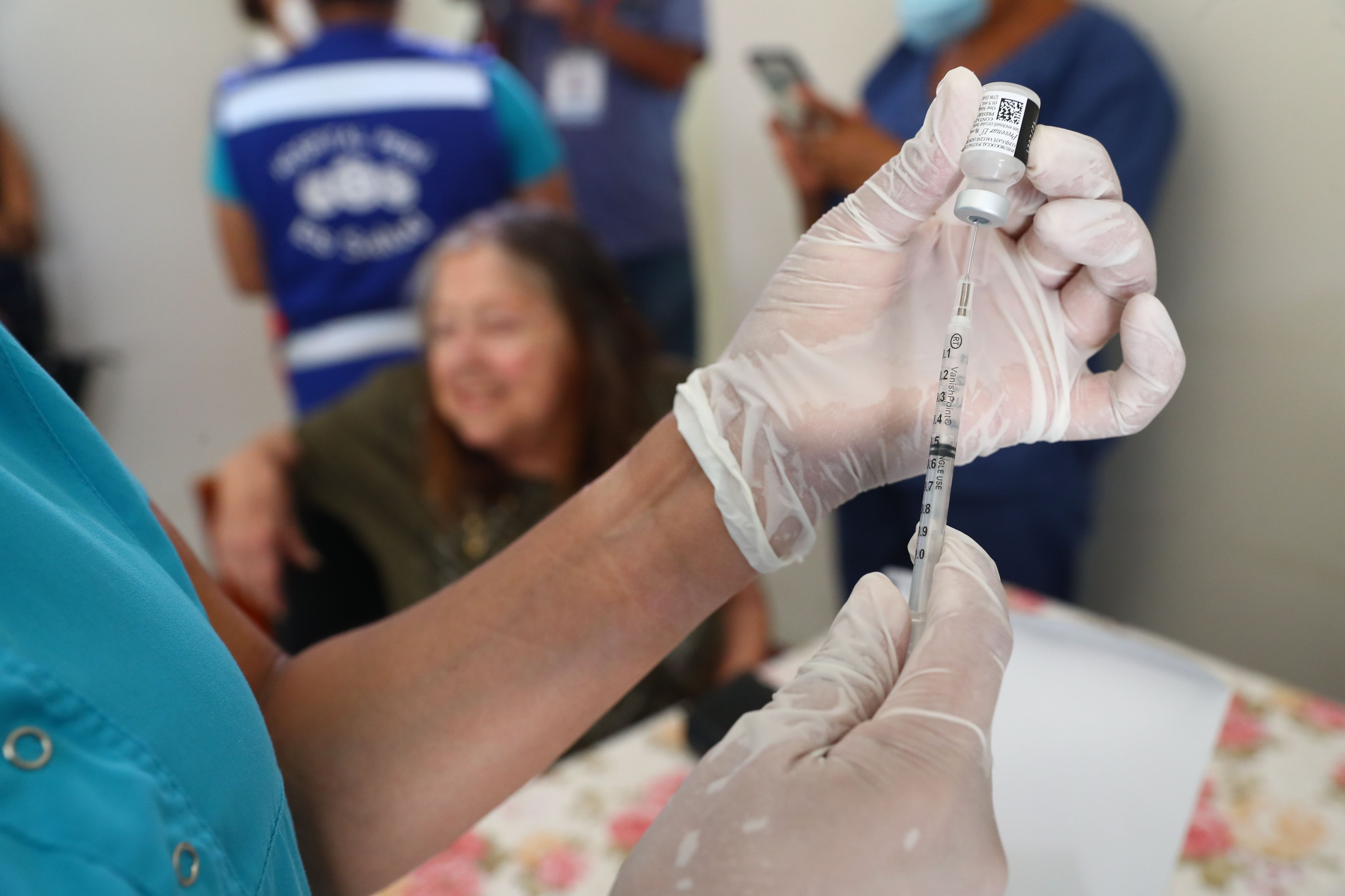 Expertos recomiendan vacunas de nueva generación y advierten que los cuadros pueden agravarse por enfermedades preexistentes. Foto: Alessandro Currarino / GEC