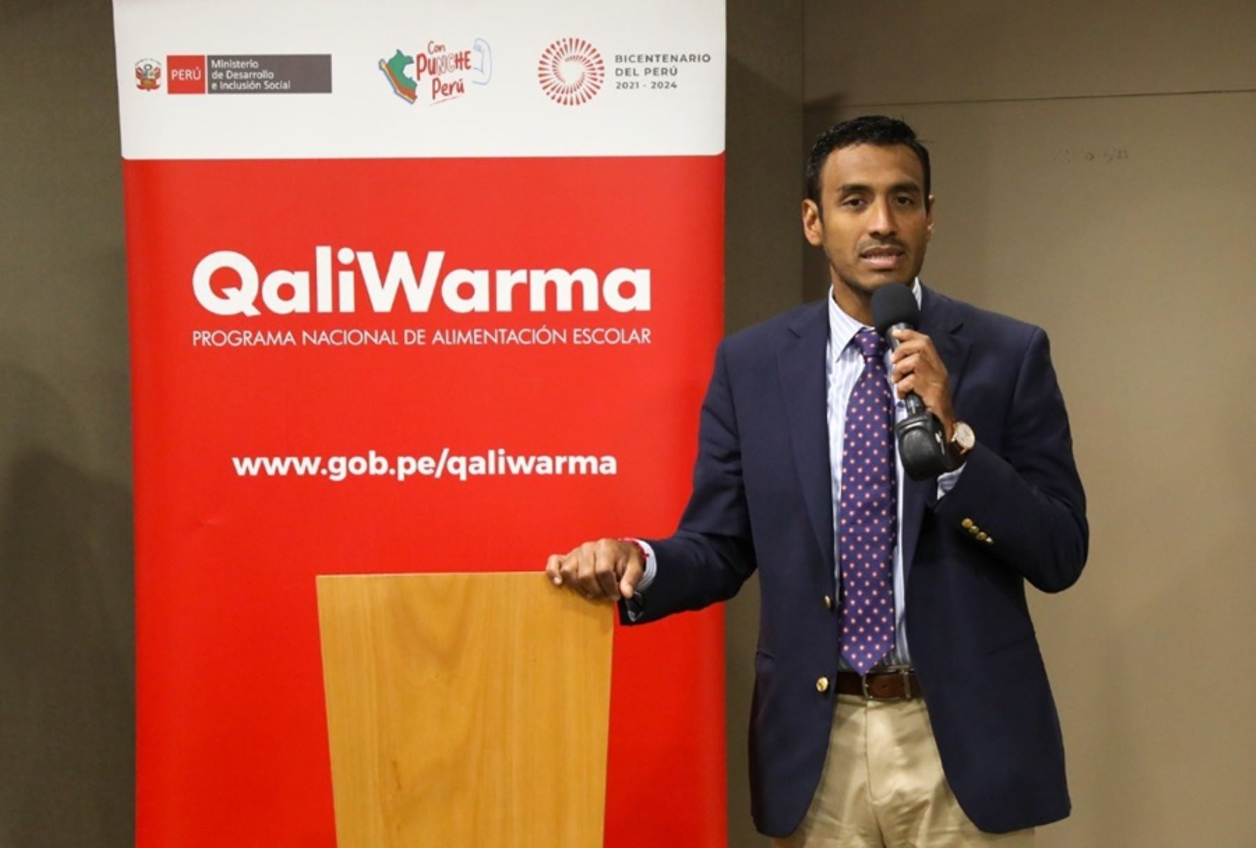 Pedro Ripalda dijo que “se utiliza su cargo como un instrumento para cuestionar o perjudicar la labor que realiza este programa tan esencial para la niñez peruana”. Foto: Andina.