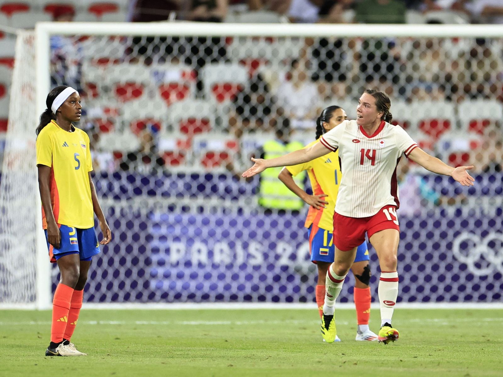 Vanessa Gilles celebrando su gol en el partido Colombia vs. Canadá. (Foto: AFP)
