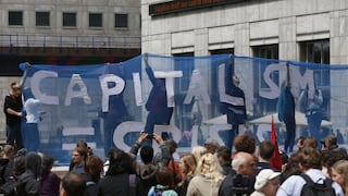 Activistas protestan contra el capitalismo en Londres antes de cumbre del G8