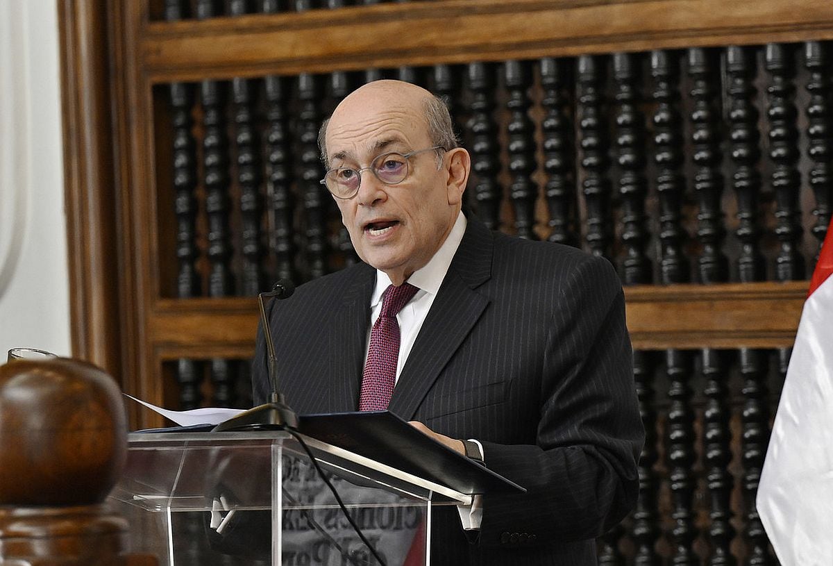 Ministro de Relaciones Exteriores Hugo de Zela dijo que el Gobierno facilitará el trabajo de las misiones electorales para garantizar la transparencia del proceso. (Foto: Cancillería)