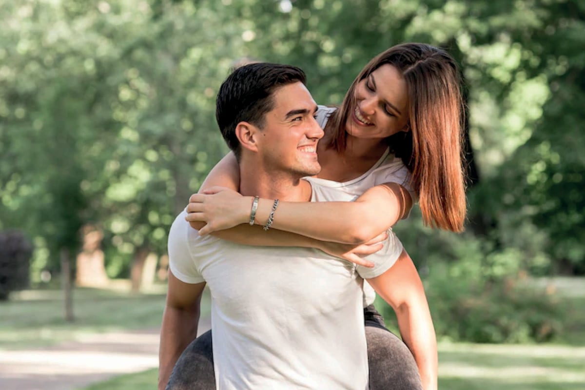 El especialista recomienda compartir primero el propio estado, aceptar la respuesta de la pareja y utilizar esa información para realizar pequeños ajustes. (Foto: Freepik)