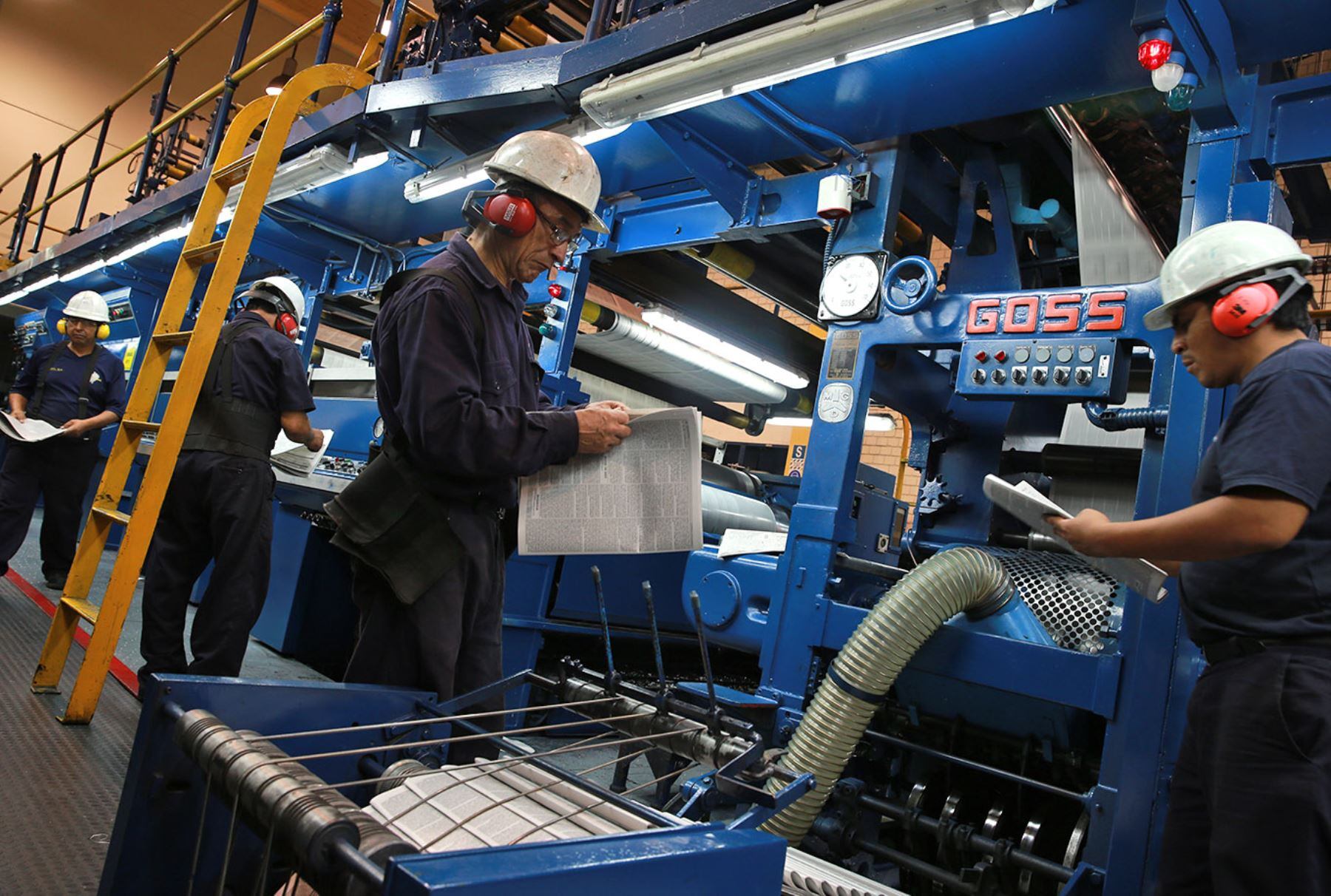 Durante estos meses, los sectores en los que se reflejó un aumento de la jornada laboral fue en Manufactura y Servicios. (Imagen: Andina)