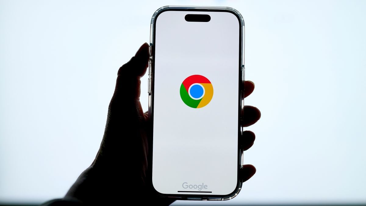 The Google Chrome logo on a smartphone arranged in the Queens borough of New York, US, on Monday, Nov. 18, 2024. Top Justice Department antitrust officials have decided to ask a judge to force Alphabet Inc.'s Google to sell off its Chrome browser in what would be a historic crackdown on one of the biggest tech companies in the world. Photographer: Gabby Jones/Bloomberg