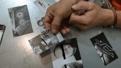El control de trabajadores se convierte en una fuente de poder para el crimen organizado. (Foto: Pexels)
