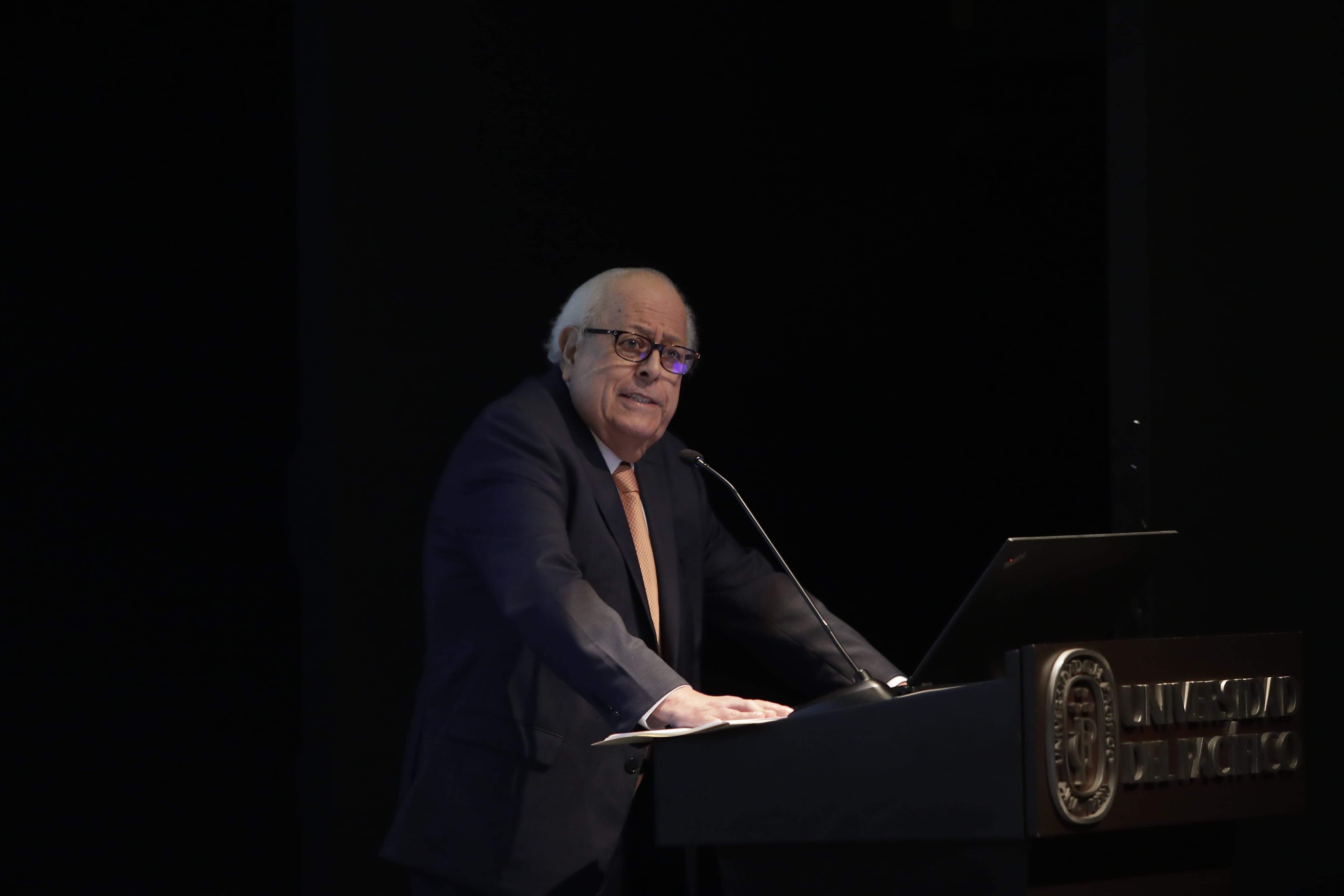 El presidente del BCRP, Julio Velarde, señaló que la postura institucional de la entidad se inclina hacia la equidad en el sistema tributario. (Foto: Hugo Pérez)