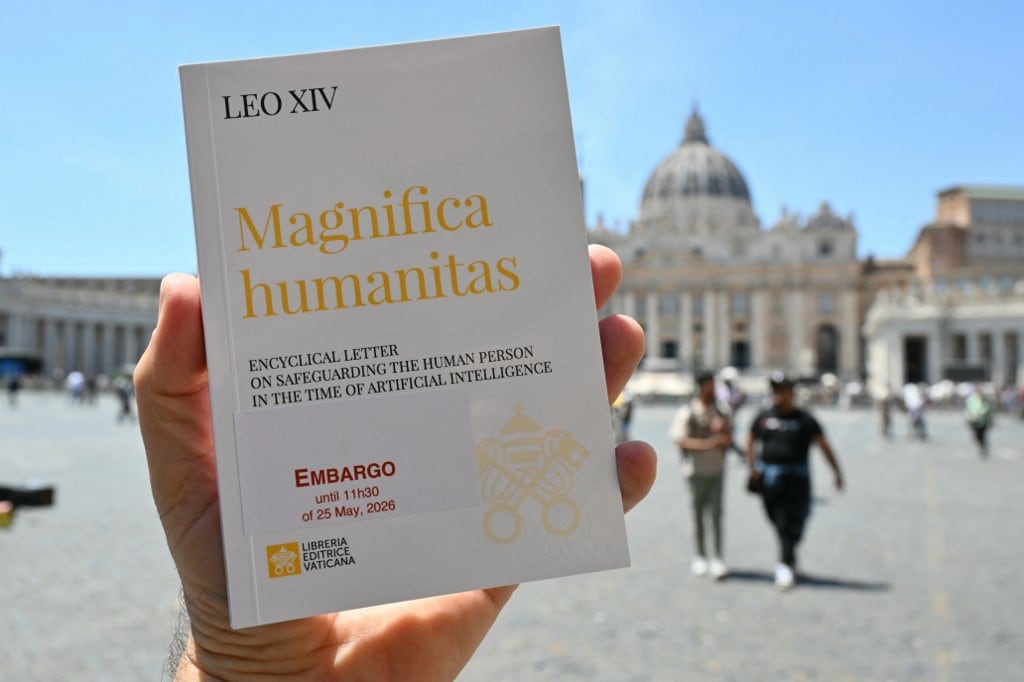 La publicación del documento titulado Magnifica humanitas, que en latín significa “magnífica humanidad”, constituye la iniciativa más trascendental del pontífice desde que asumió, hace un año, el liderazgo de los 1,400 millones de católicos del mundo. Las encíclicas son cartas mediante las cuales los papas ofrecen orientación moral frente a los grandes desafíos de su época, incluidos temas sensibles como el cambio climático y la migración. (Foto: Alberto PIZZOLI / AFP)