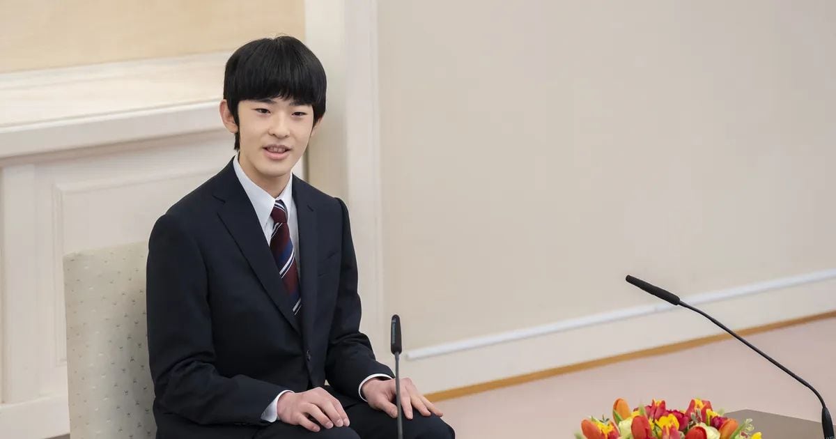 Esta fotografía tomada y publicada el 3 de marzo de 2025 por la Agencia de la Casa Imperial de Japón muestra al príncipe Hisahito de Japón asistiendo a su primera conferencia de prensa en el Palacio Imperial de Tokio. (Foto: AFP/Agencia de la Casa Imperial de Japón)