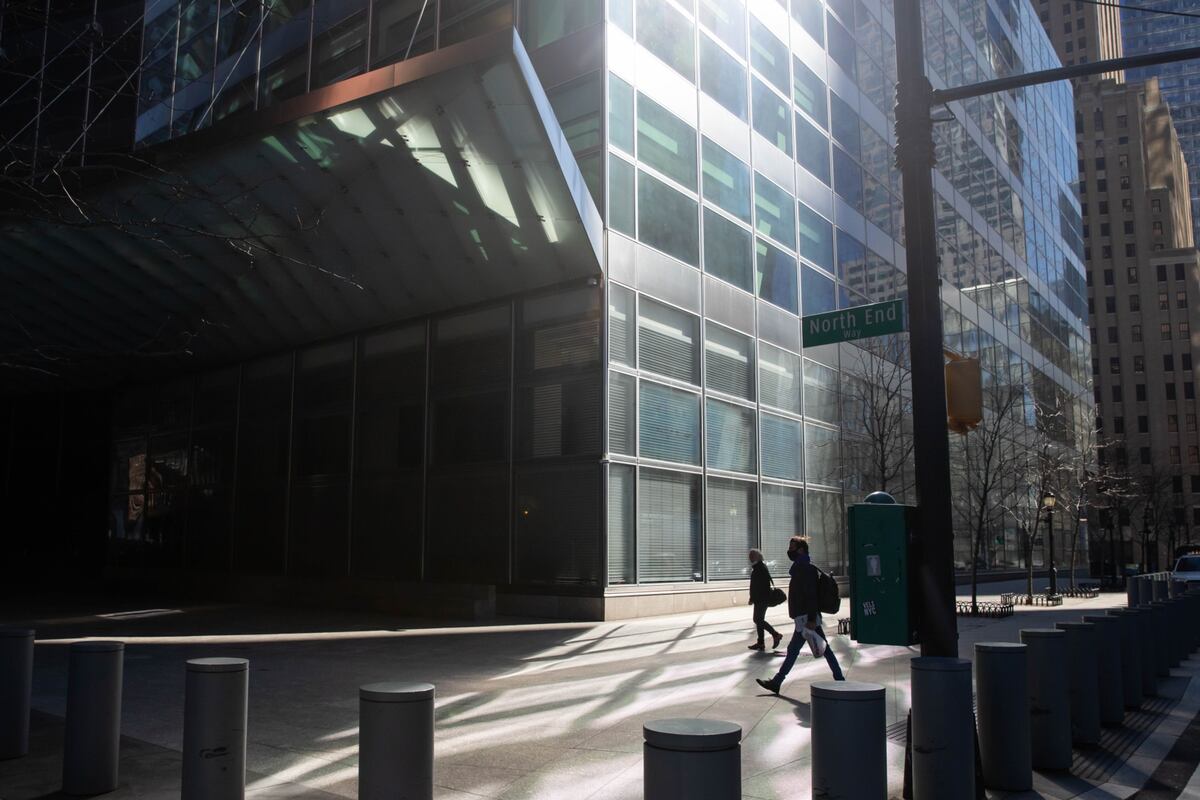 Pedestrians pass in front of Goldman Sachs Group Inc. headquarters in New York, U.S., on Friday, March 5, 2021. Three days after new Citigroup Inc. Chief Executive Officer Jane Fraser outlined a net-zero greenhouse-gas emissions target, Goldman Sachs Group Inc. CEO David Solomon is following suit.