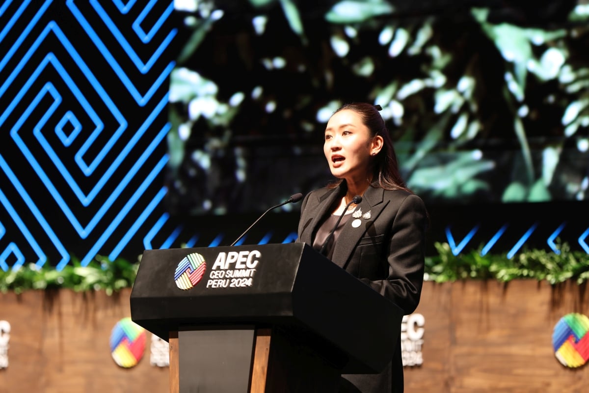 Paetongtarn Shinawatra, primera ministra de Tailandia, habla durante el APEC CEO Summit en Lima el 15 de noviembre de 2024. Foto: ComexPerú