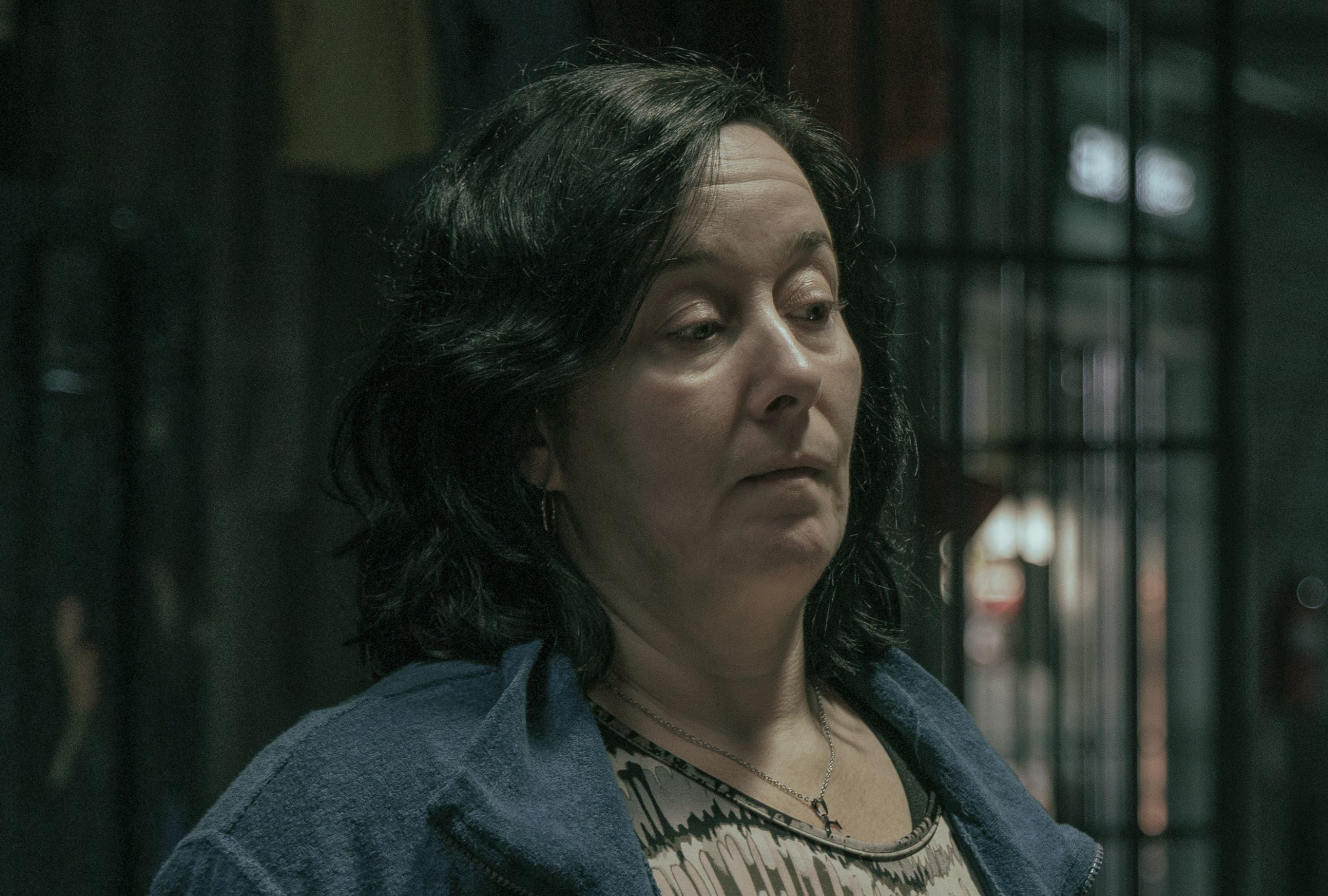 Ana Garibaldi asume el rol de Gladys Guerra en una escena de la serie "En el barro" (Foto: Netflix)