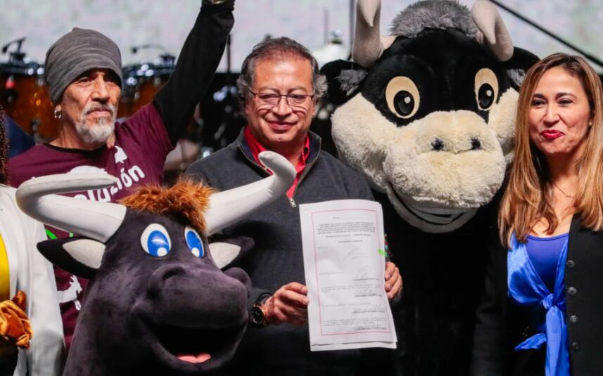 El presidente colombiano, Gustavo Petro, prohibió las corridas de toros en el país. Foto: EFE