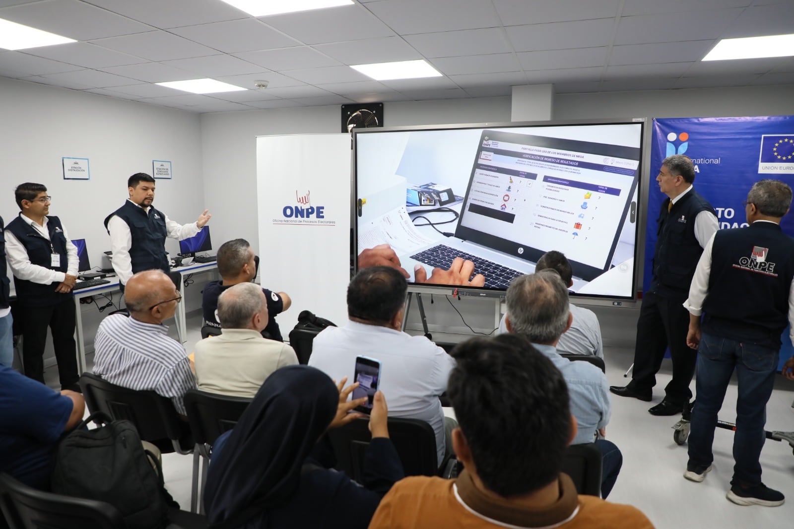 La ONPE informó que los sistemas electorales ya fueron auditados previamente y cumplen estándares internacionales de seguridad. (Foto: ONPE)