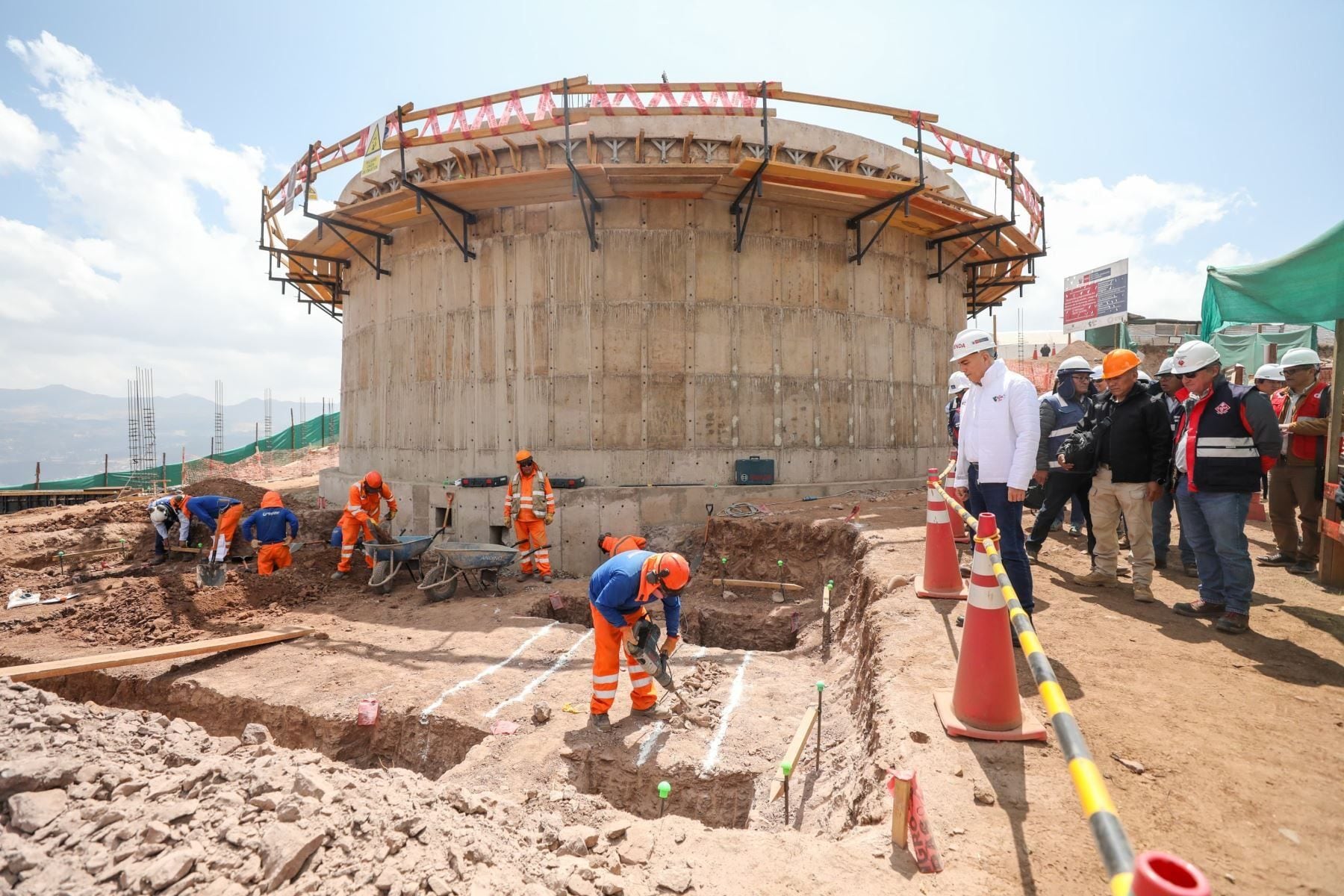 Avancemos en las reformas estructurales y también en tercerizar donde se pueda y en optimizar la gestión regional y local, siempre pensando en los ciudadanos, que deben ser el norte de la descentralización. (Foto: Andina)