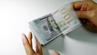Perú: Tipo de cambio baja levemente por oferta de dólares de fondos de pensiones