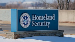 El DHS impone millonarias multas a indocumentados que no acaten una orden de deportación: ¿en qué consiste esta nueva movida?