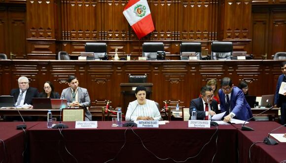 Congresista Martha Moyano preside la sesión de la comisión de Constitución y Reglamento. (Congreso de la República/JDíaz)







