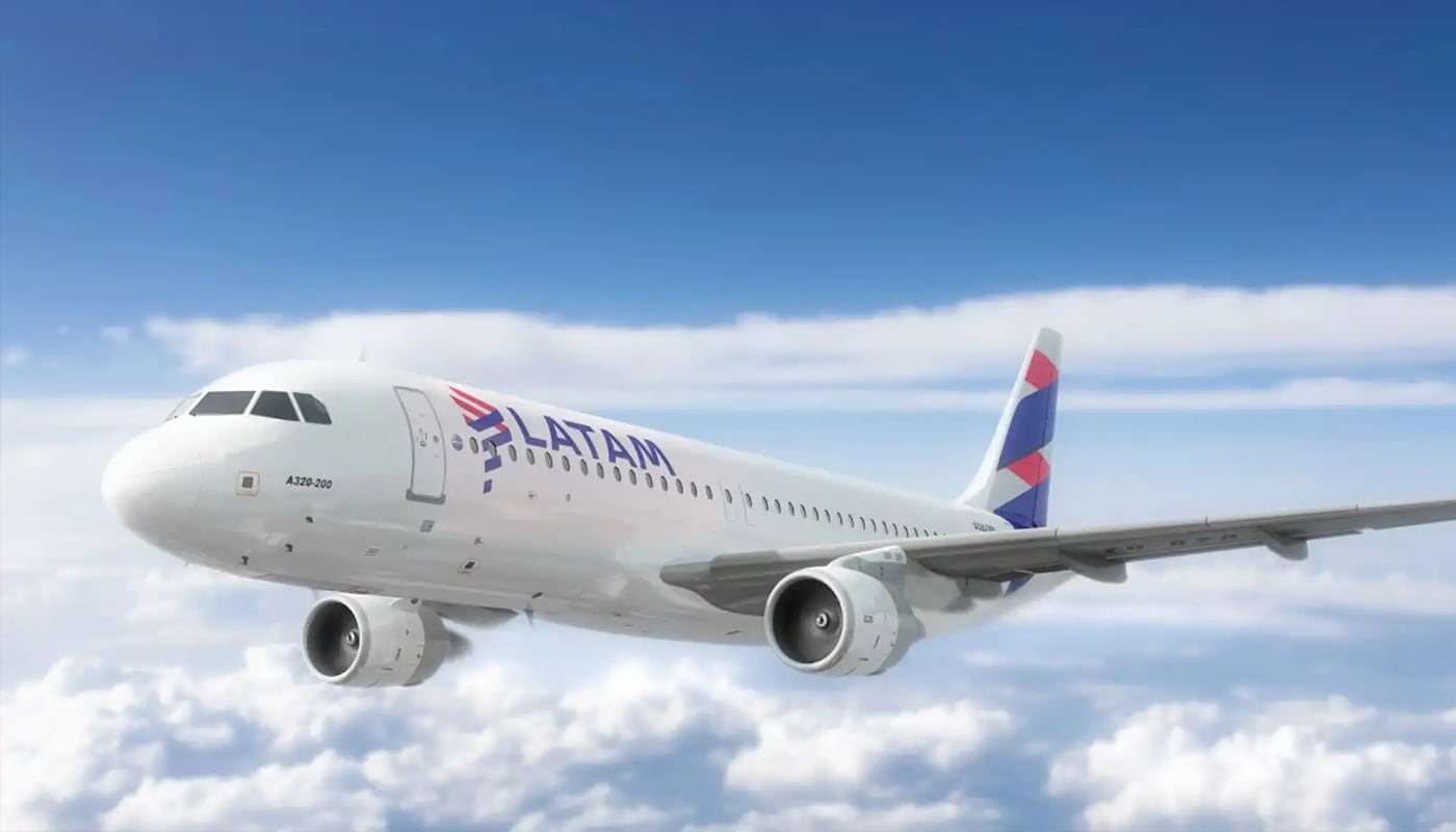 La aeronave Boeing 767 aterrizó bruscamente y obligó a evacuar a los pasajeros. No se reportaron heridos. | Foto: Andina