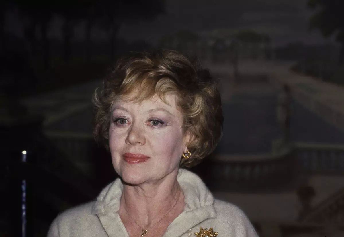ARCHIVO - Se muestra a la actriz Glynis Johns, el 11 de septiembre de 1982. Johns, una estrella de cine y teatro ganadora del premio Tony que interpretó a la madre de película clásica “Mary Poppins” y presentó al mundo la canción “Send in the Clowns” de Stephen Sondheim, falleció el jueves 4 de enero de 2024. Tenía 100 años. (Foto AP/Carlos Rene Perez)