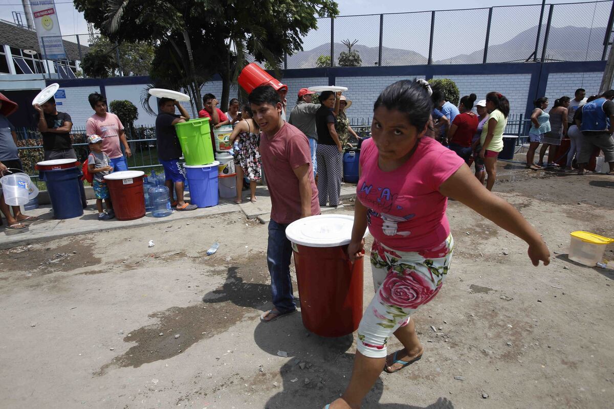 El servicio de agua potable quedará interrumpido el 6 de octubre en 22 distritos de Lima. (Foto: Jessica Vicente / El Comercio)