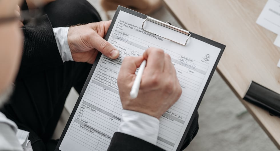Seguros de vida con ahorro e inversión: ¿qué cambiará para asegurados que cobran su dinero?