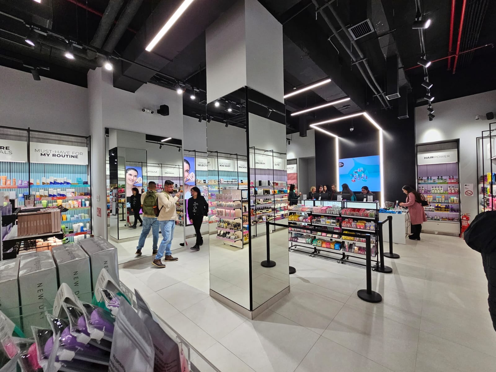 La primera apertura de DBS Beauty Store en Perú se realizó en Real Plaza Centro Cívico en 2025.