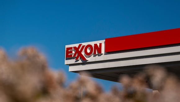 Señalización en una gasolinera de Exxon Mobil en Mountain View, California, EE.UU., el jueves 27 de enero de 2022. Fotógrafo: David Paul Morris/Bloomberg