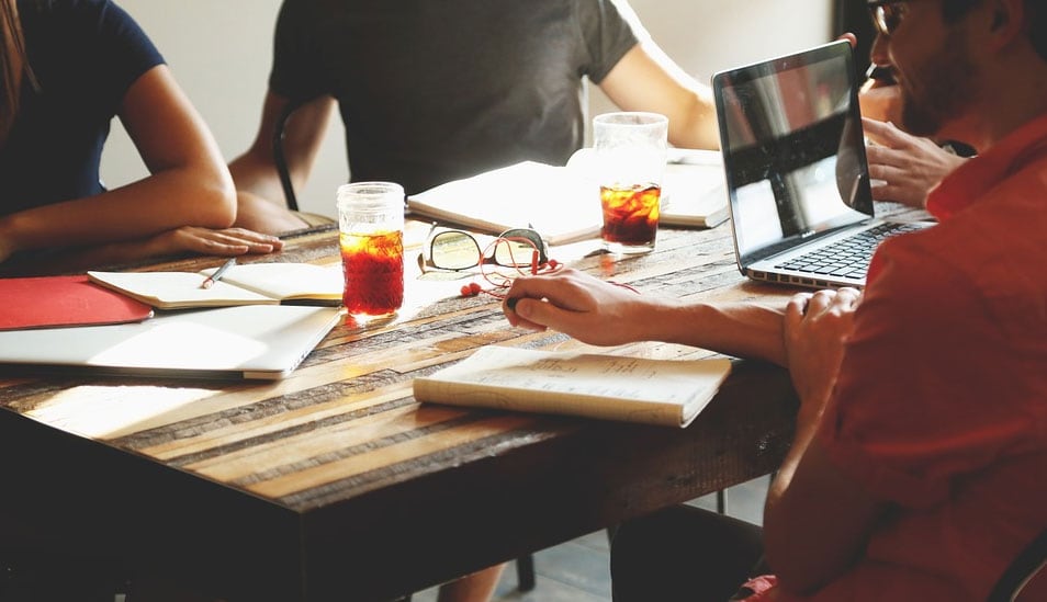 Director ejecutivo de la unidad de negocios orientada a estudios de abogados, sostuvo que la IA debe ser vista como un complemento para los abogados, no como un reemplazo. (Foto: Pixabay)