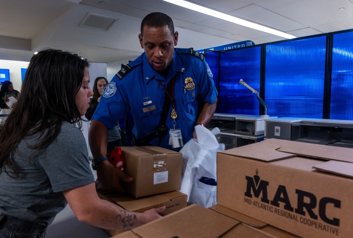 Conocer las reglas éticas es clave para ayudar a la TSA en EE.UU. sin problemas. | Crédito: SPENCER PLATT / GETTY IMAGES VIA AFP