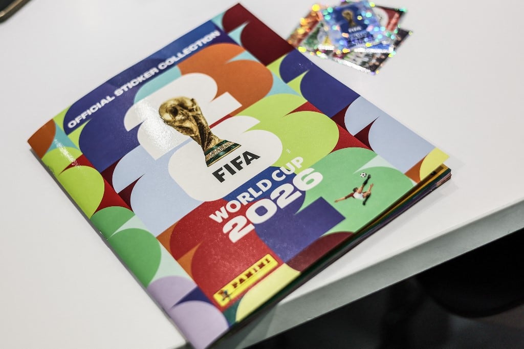 Esta fotografía, tomada en Namur el 6 de mayo de 2026, muestra un álbum coleccionable de Panini con imágenes de jugadores de fútbol para la próxima Copa Mundial de la FIFA 2026, organizada por Estados Unidos, Canadá y México. El Grupo Panini posee los derechos exclusivos de las tarjetas y pegatinas coleccionables oficiales de la Copa Mundial de la FIFA 2026. (Foto de BRUNO FAHY / BELGA / AFP) / Bélgica.