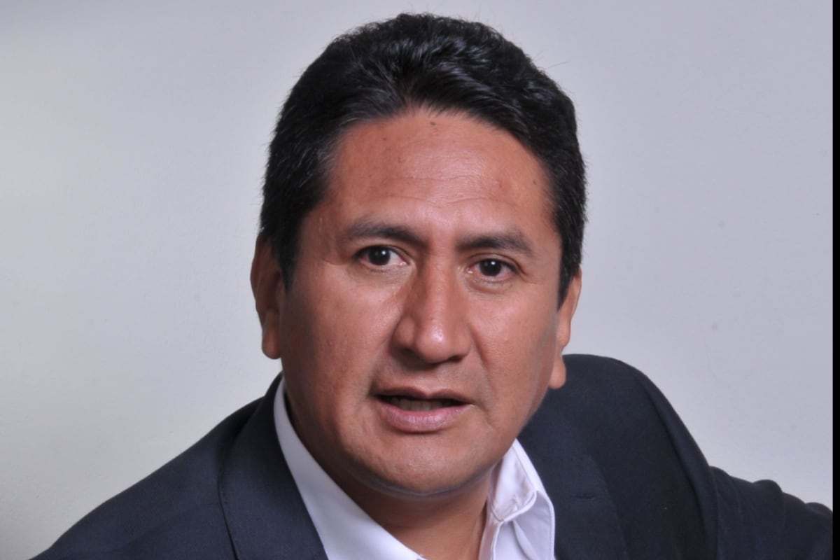 Cerrón habla desde la clandestinidad y dice que estatizará empresas de sectores estratégicos. (Foto: Facebook/Vladimir Cerrón)