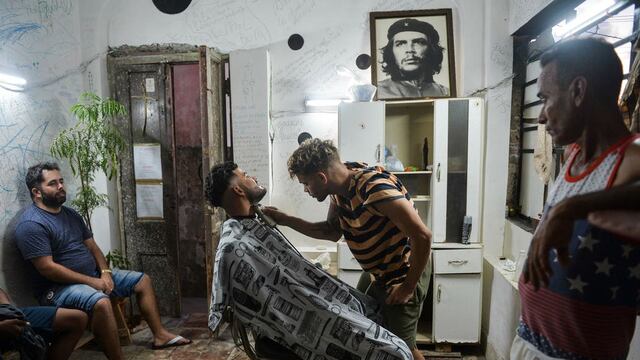 La barba regresa a Cuba cuando a la revolución no le quedan barbudos