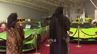 Las sauditas listas para hacer historia conduciendo en su país
