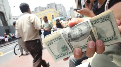 El alza de la tasa de la Fed generó presión al alza de la cotización del dólar en el Perú. Foto: GEC.