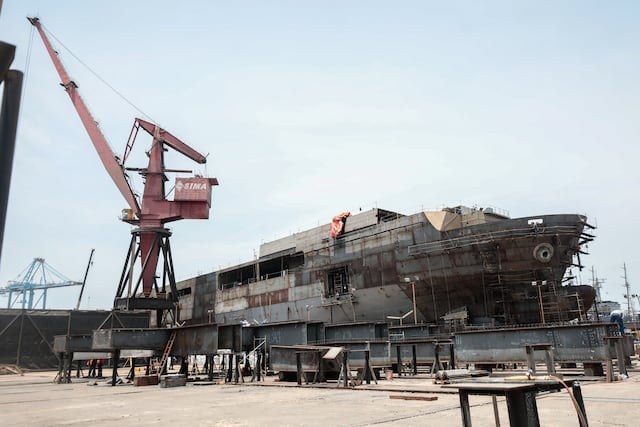 En plena construcción del BAP Paita que estará listo en el 2023. FOTO: Lenin Tadeo.