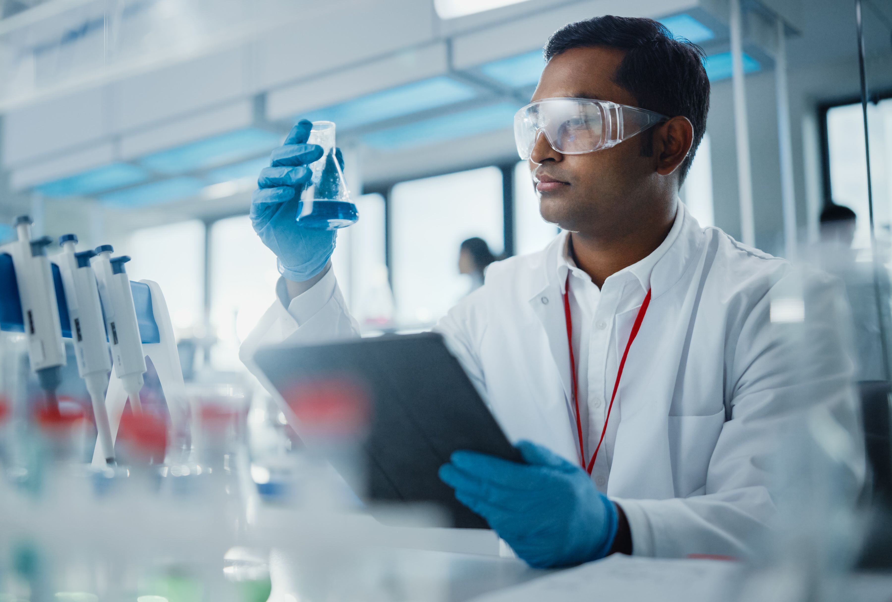 La mayoría de los beneficiarios de la visa H-1B trabajaban en el sector informático o científico y matemático. (Foto: iStock/gorodenkoff)