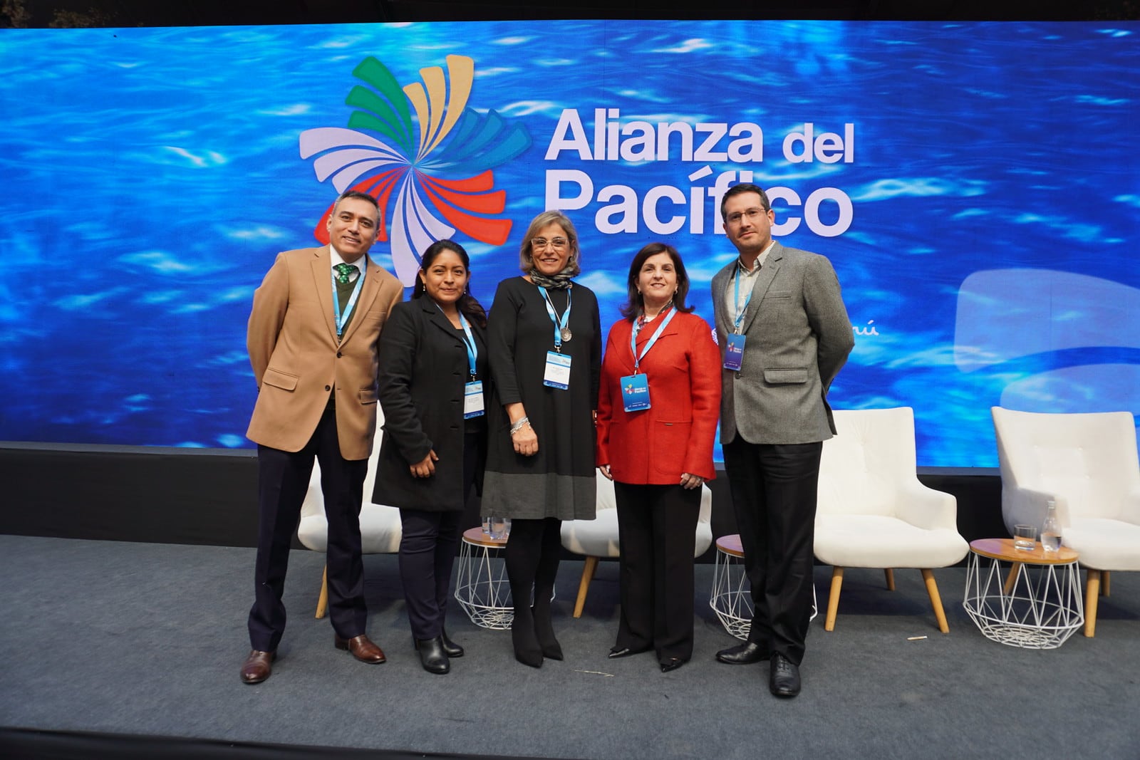 La viceministra de Turismo, Madeleine Burns, (al medio) sostuvo reuniones también con representantes turísticos de Chile. Foto: Mincetur.