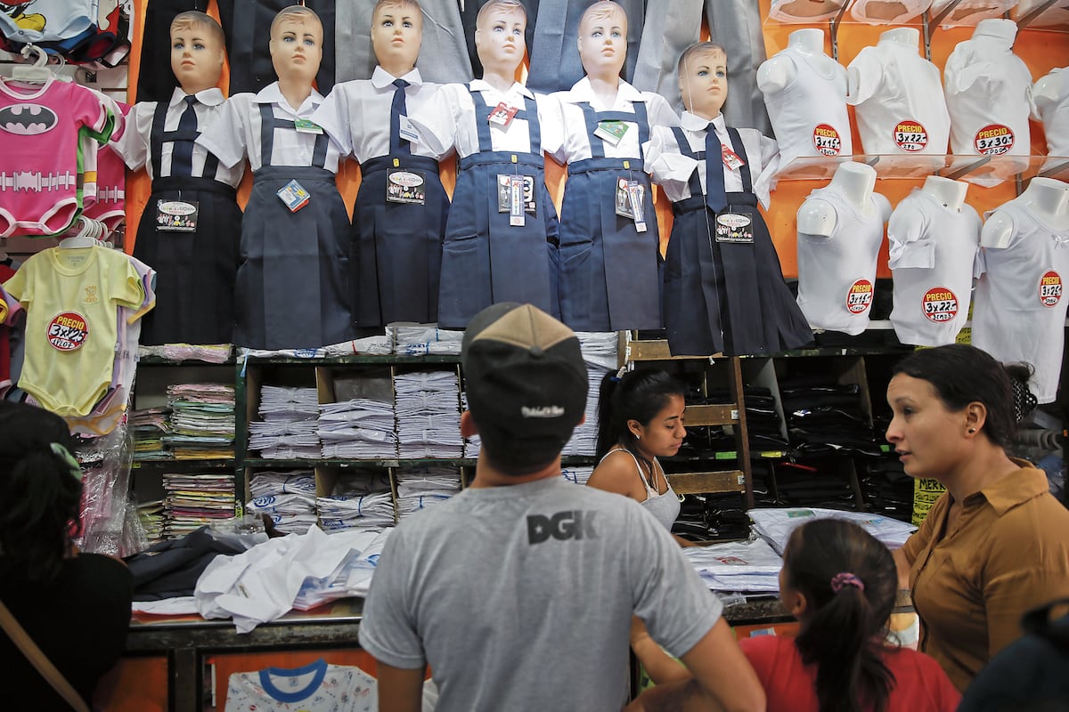 Participación. Mayores colocaciones crediticias se hacen para confección de uniformes escolares. (Foto: Manuel Melgar / GEC)