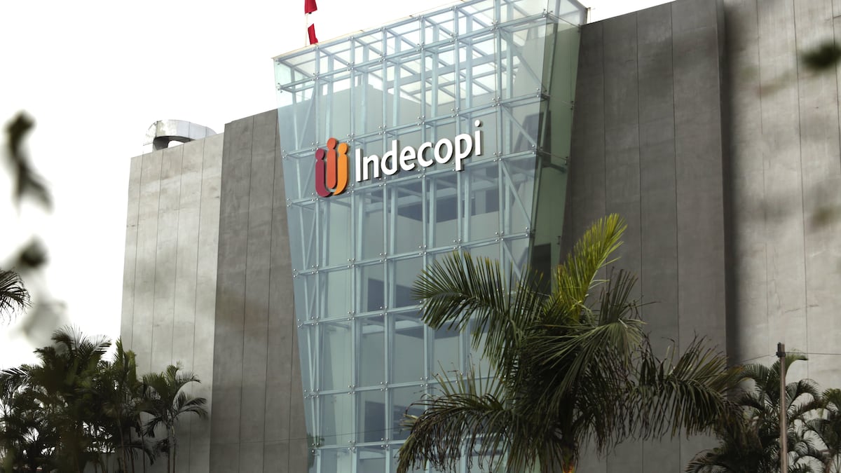 Indecopi multa a empresa por importar zapatillas con signo similar a marca de Nike
