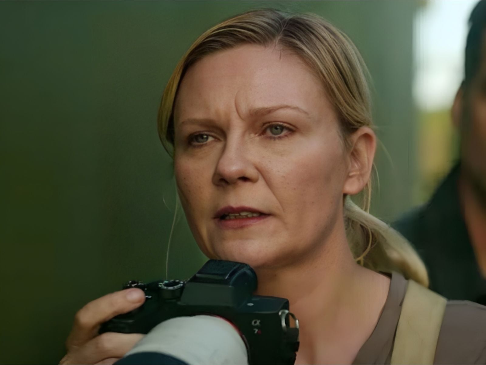 Kirsten Dunst, que anteriormente participó en la película "Civil War", se une al reparto principal de "The Housemaid's Secret" (Foto: A24)