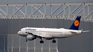 Lufthansa, golpeada por el coronavirus, prevé suprimir 22,000 empleos