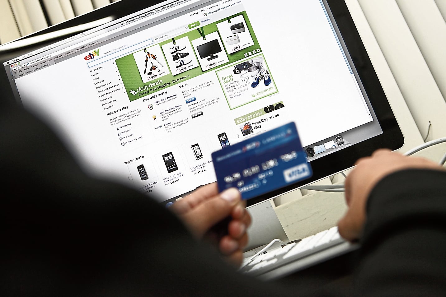 Las compras no son el uso más costoso con las tarjetas de crédito. (Foto: GEC)